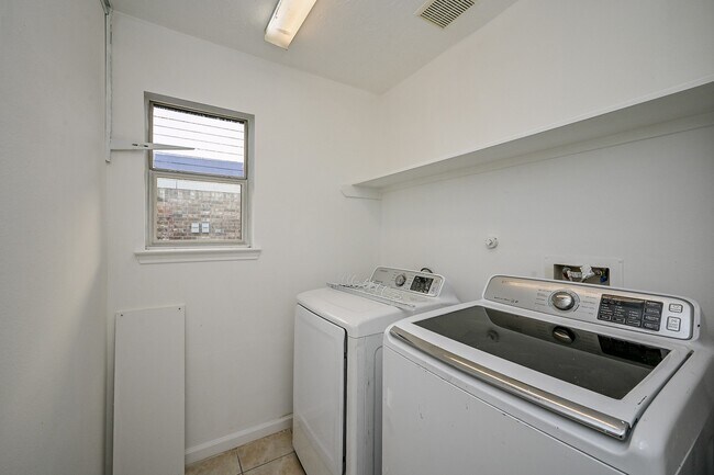 Building Photo - 18135 Brightwood Park Ln