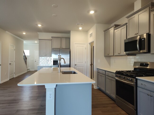 Building Photo - Move-in ready Home located in the Brightwa...