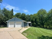 Building Photo - 1824 E Kanesville Blvd