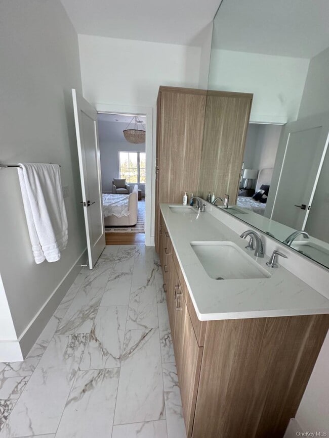 Building Photo - 14 Happy Ln