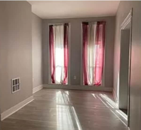 Building Photo - 5 Bedrooms 2 Bathroom Home