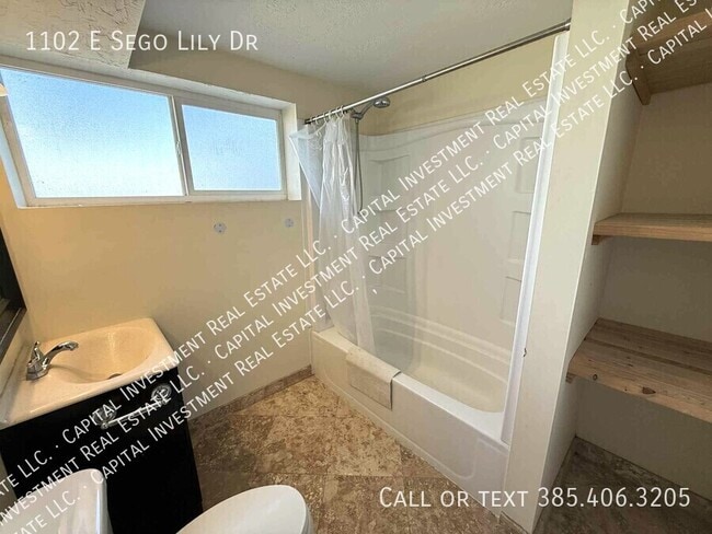 Building Photo - 1102 E Sego Lily Dr