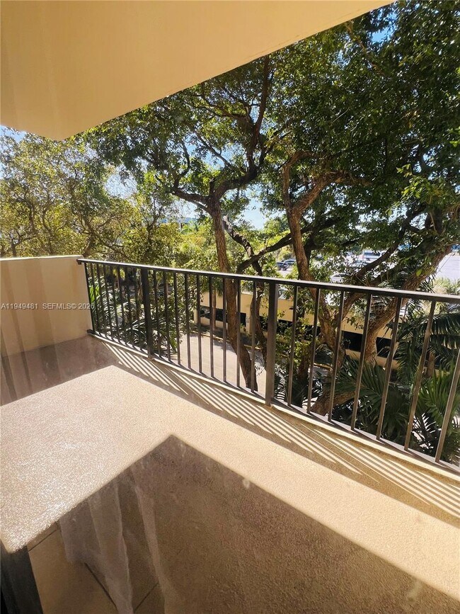 Building Photo - 1470 NE 123rd St