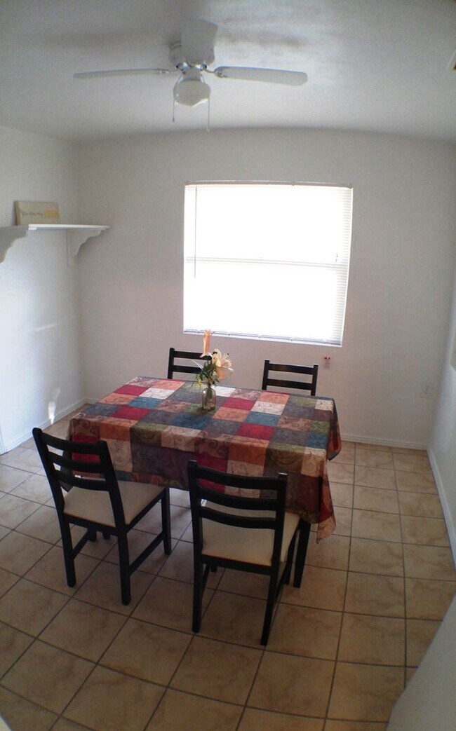 Building Photo - Charming 3 bedroom