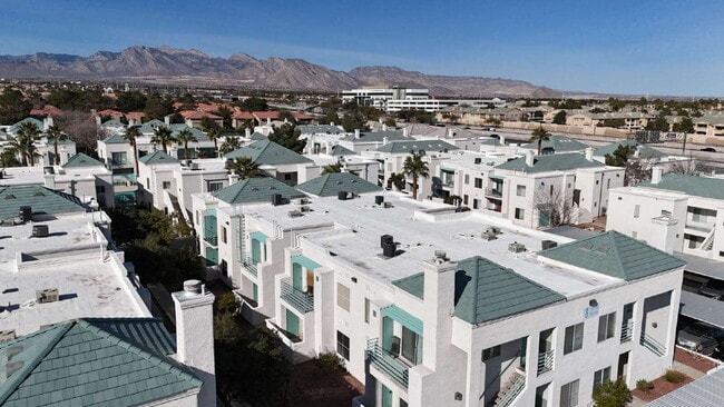 Building Photo - 7100 W Pirates Cove Rd