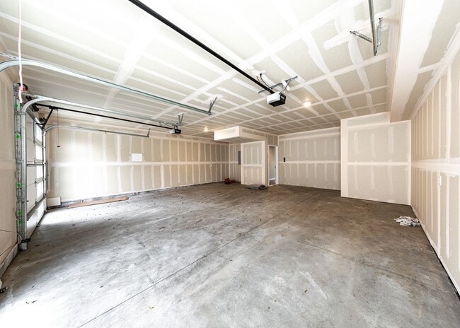 Building Photo - Luxury Executive Westside Townhouse with E...
