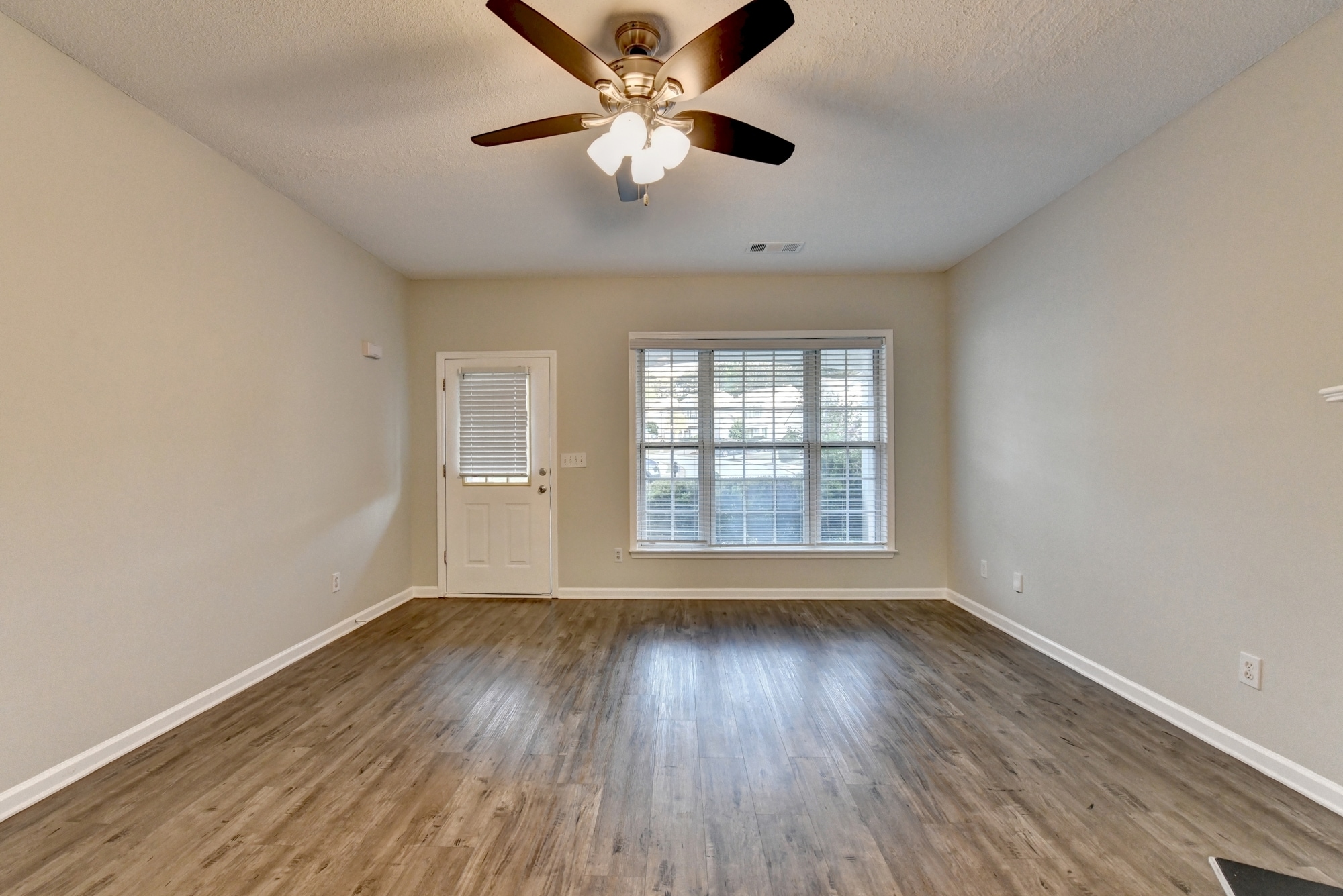 Building Photo - 3415 Oxwell Dr