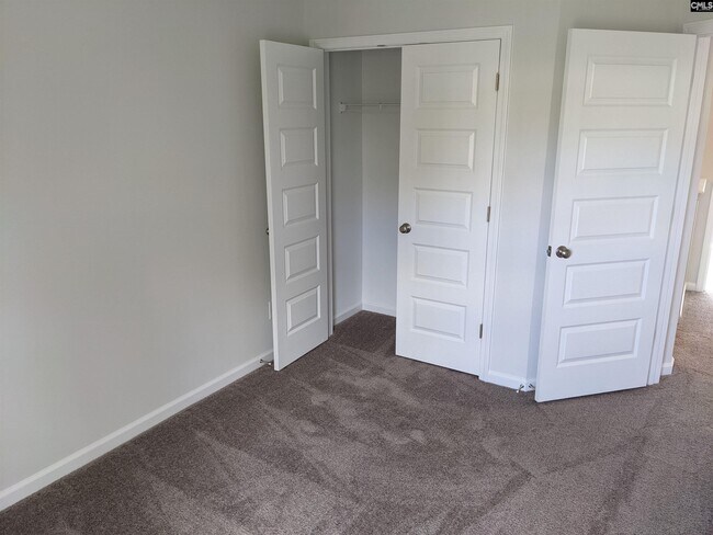 Building Photo - 200 Bluewing Dr