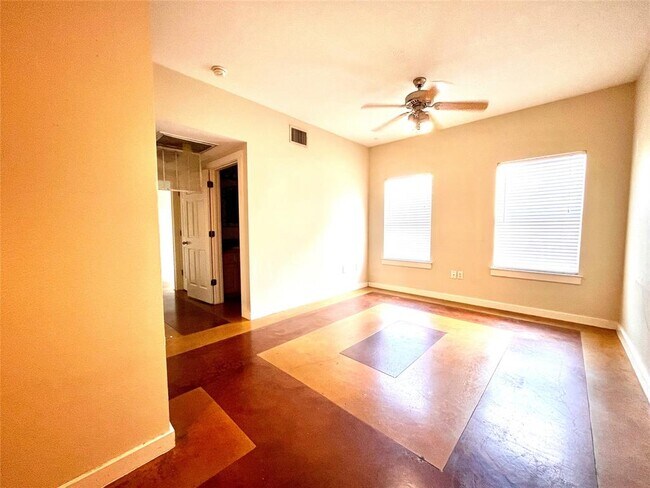 Building Photo - 2106 Cullen Ave