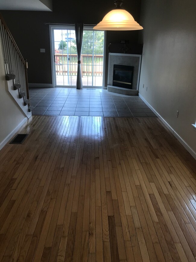 Building Photo - Beautiful State College townhouse available June!