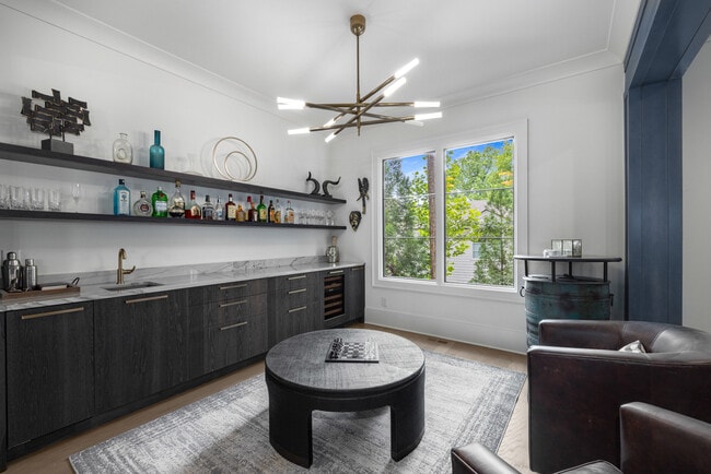 Building Photo - 306 Pinecrest Rd NE