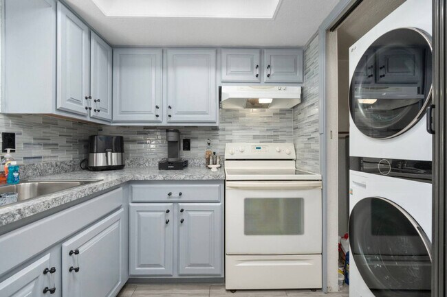 Building Photo - 15402 N 28th St