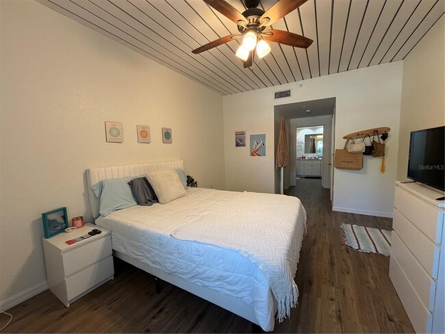 Building Photo - 2421 W Horatio St