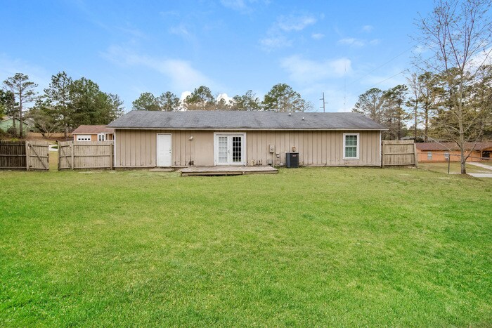 Building Photo - 225 Rockingham Rd