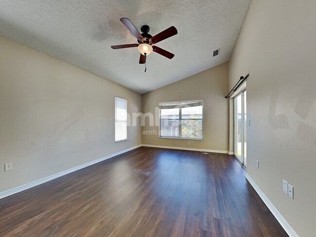 Building Photo - 10250 Peoples Loop