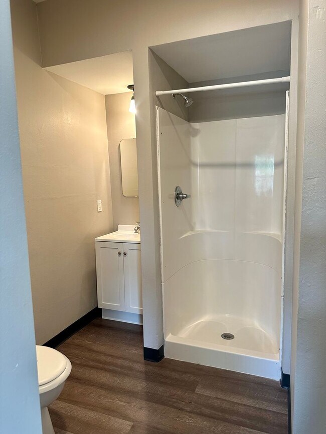 Building Photo - $1,175 | 1 Bedroom 1 Bath | Studio House | W&D | Fenced Yard | Central A/C