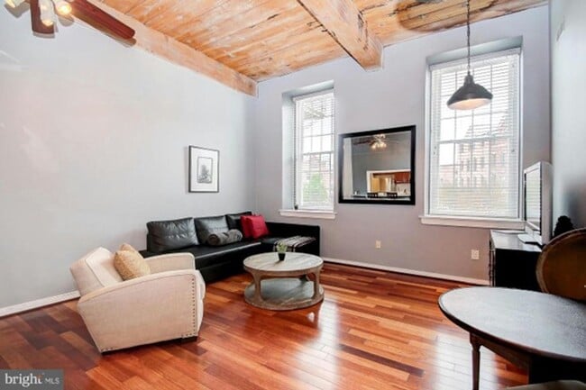 Building Photo - Gorgeous Canton Shipyard 2bd/2ba Condo w/ W/D, Parking Spot and more! Available now