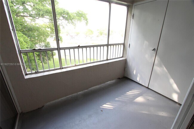 Building Photo - 2881 N Oakland Forest Dr