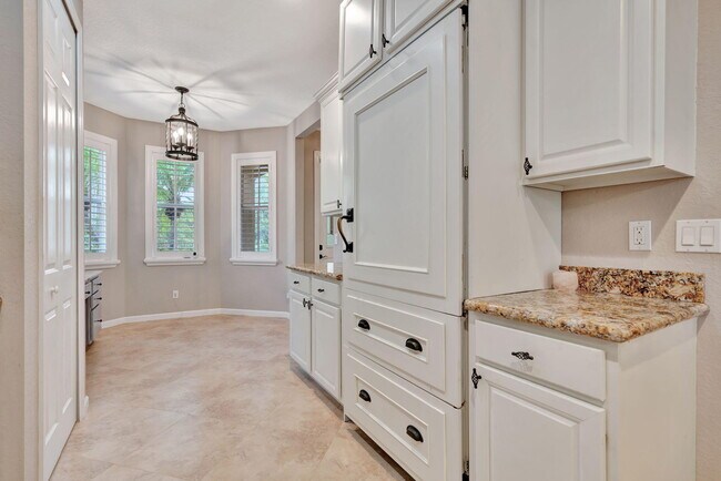 Building Photo - 5859 SE Split Oak Trail