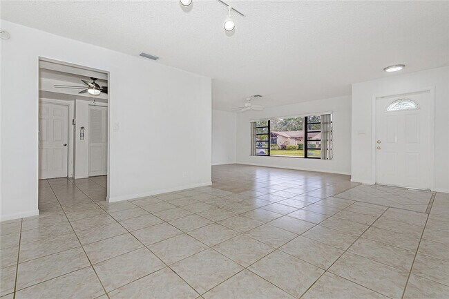 Building Photo - 2831 NW 51st Terrace