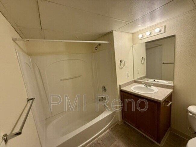 Building Photo - 1600 I St