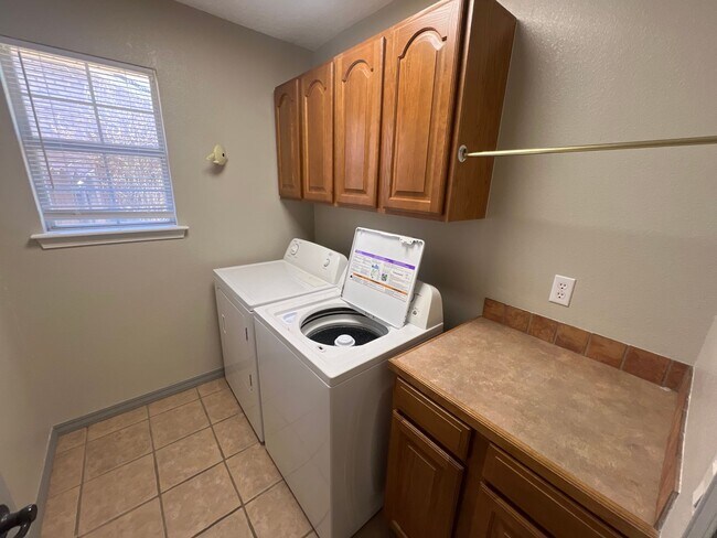 Building Photo - 3709 Benjamin Davis Dr