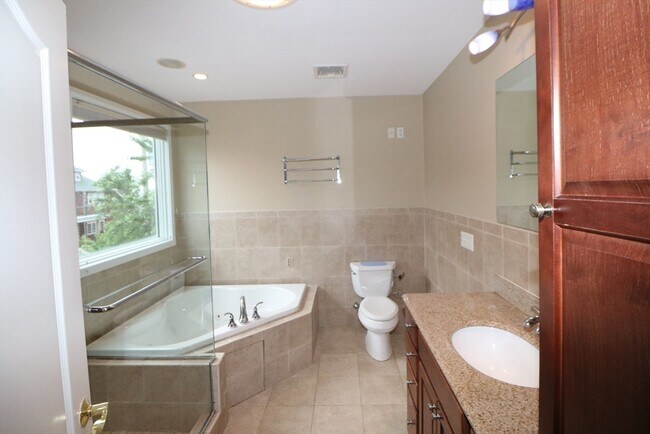 Building Photo - 141 Groves Ave