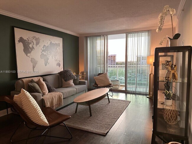 Building Photo - 3000 S Ocean Dr