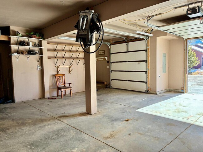 Building Photo - 1009 Forrest Dr