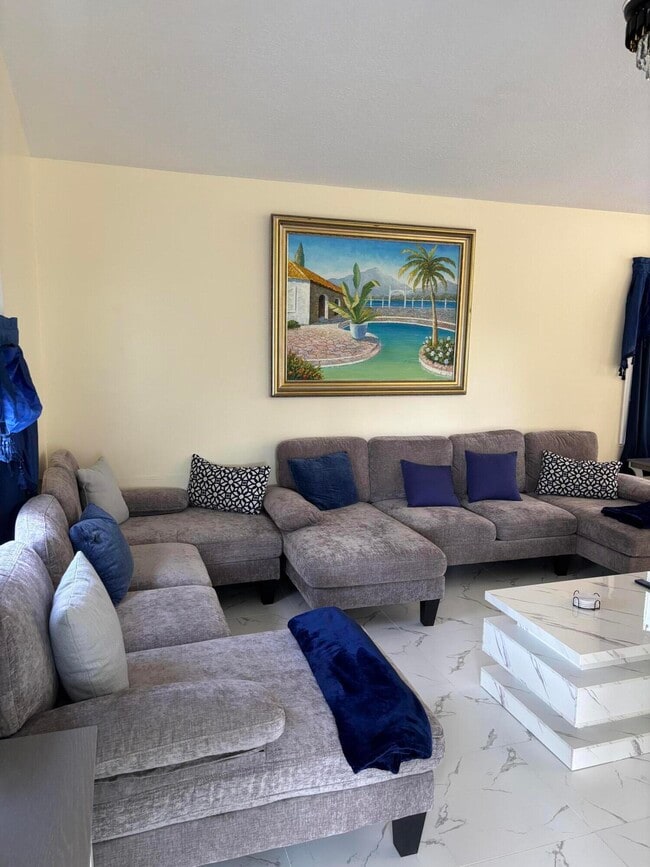 Building Photo - 5359 SE Dell St