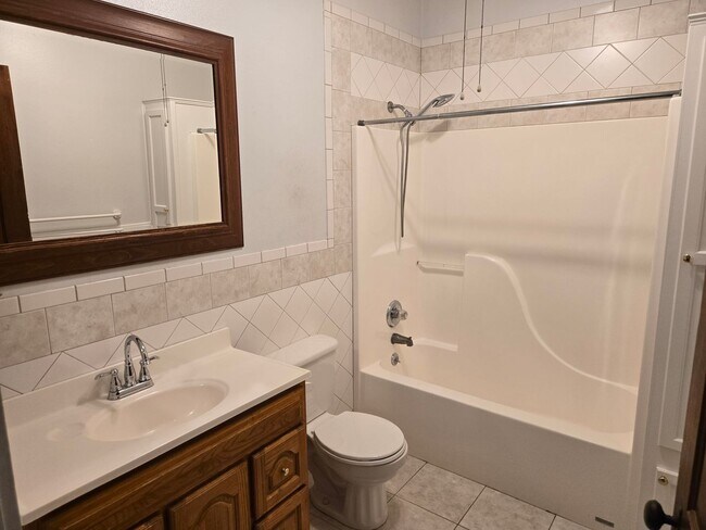 Building Photo - Large one story 3 bedroom Victorian cottage