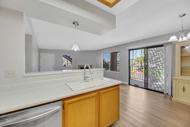 Building Photo - Renovated Downstairs 2 Bedroom Condo