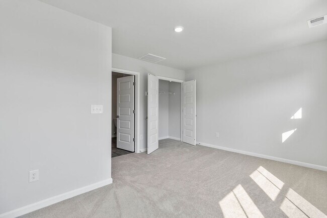 Building Photo - 173 Hoffman Townhome