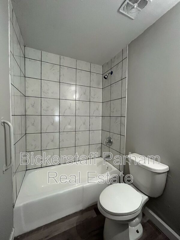 Building Photo - 2300 Welch Dr