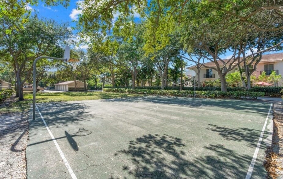 Building Photo - 1760 Palm Cove Blvd