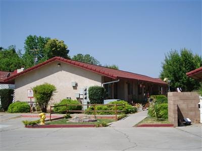 Building Photo - Parkwood Estates