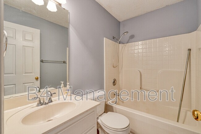 Building Photo - 208 Cotton Creek Dr