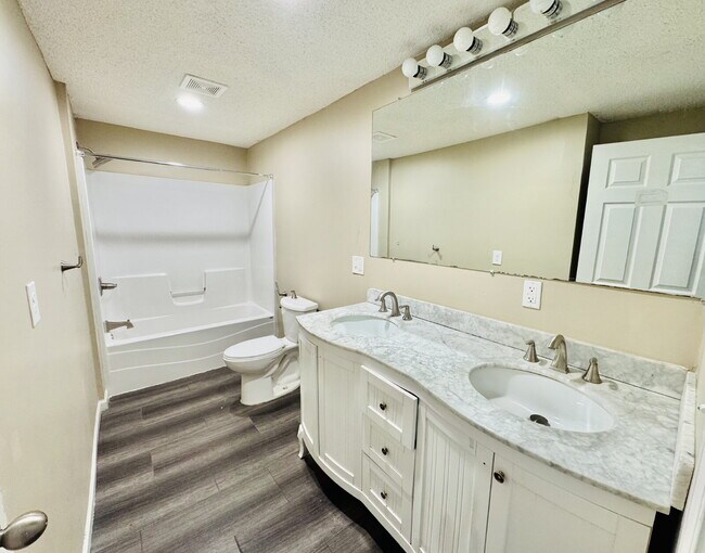 Building Photo - 5626 6th St NE