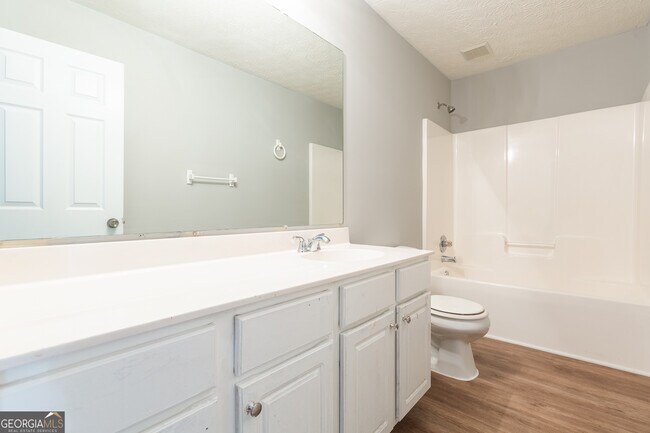 Building Photo - 3290 Cooper Woods Dr