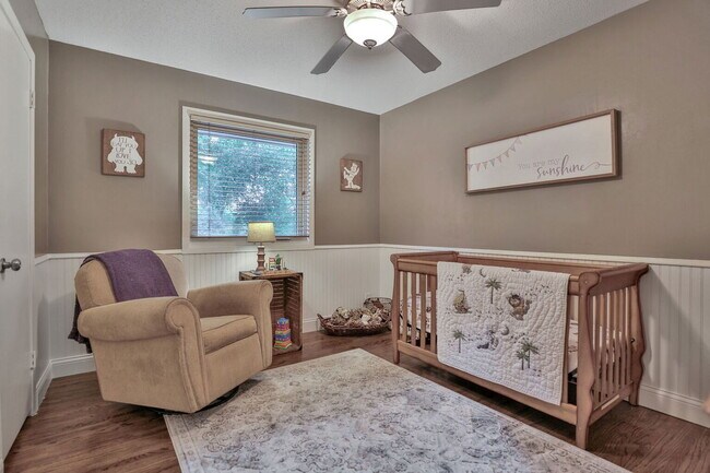 Building Photo - 16624 Elm Dr