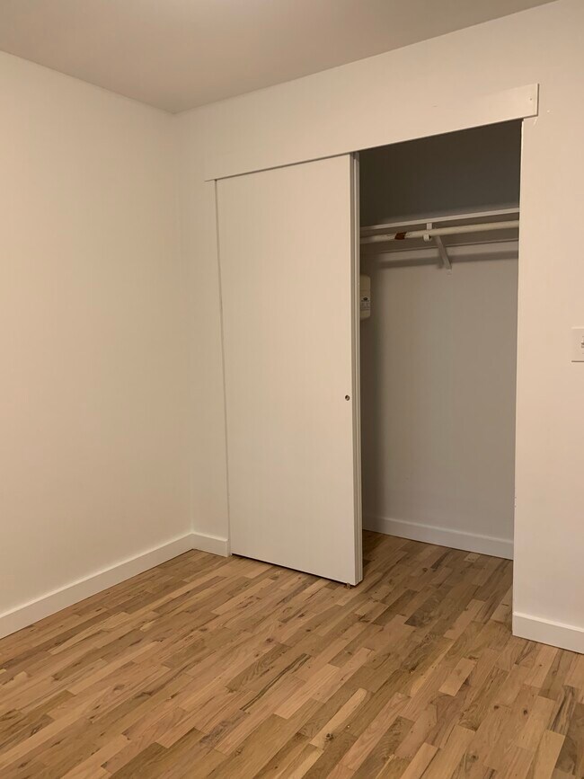 Building Photo - 2621 22nd Ave W