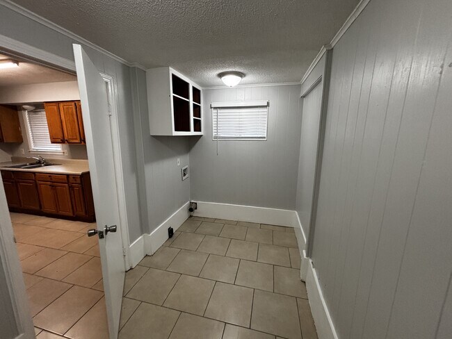 Building Photo - 2247 Pamela Dr