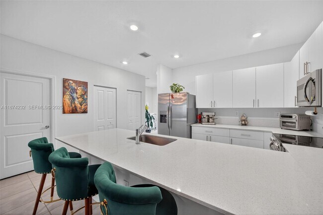 Building Photo - 26437 SW 149th Ave