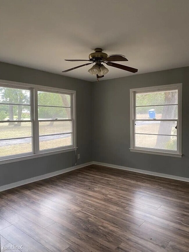 Building Photo - 731 Inwood Dr