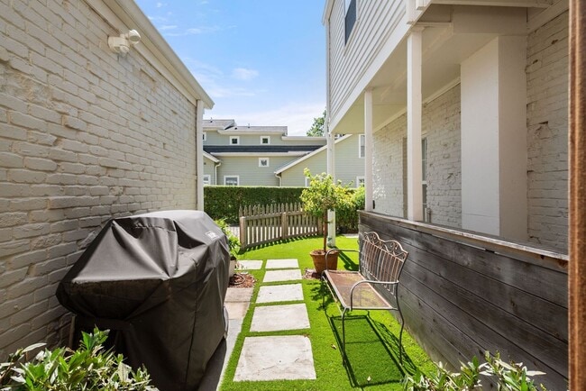 Building Photo - Luxury unfurnished 4BR/4.5BA Tudor in Belle Meade Links.