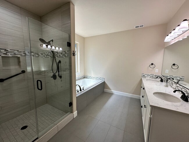 Building Photo - Gorgeous 4 Bedroom 2.5-Bath House in Tigar...