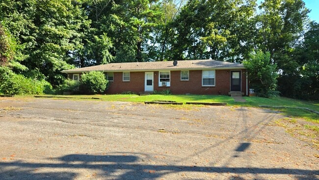 Building Photo - 1503 Golf Club Ln