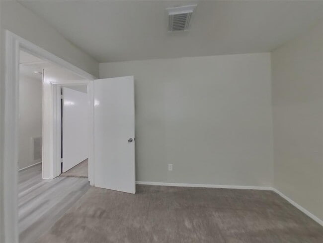 Building Photo - 4827 Casemont Dr