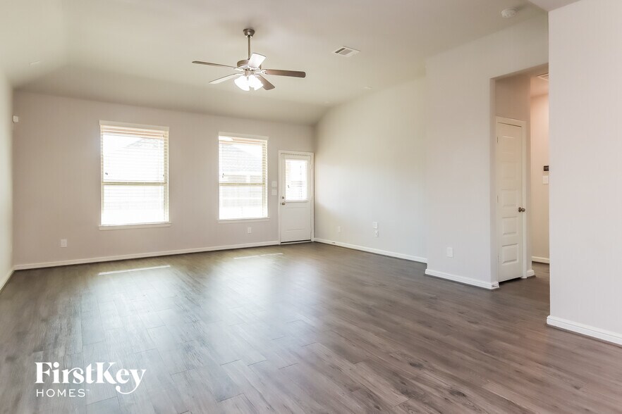 Building Photo - 4820 La Piedra Ln