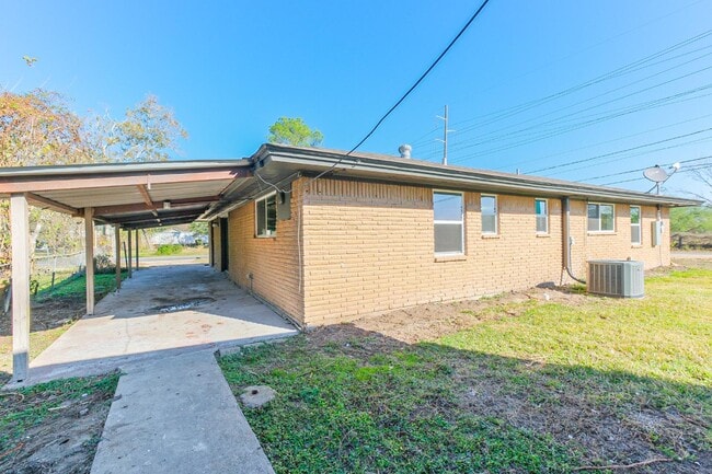 Building Photo - 802 Wright St